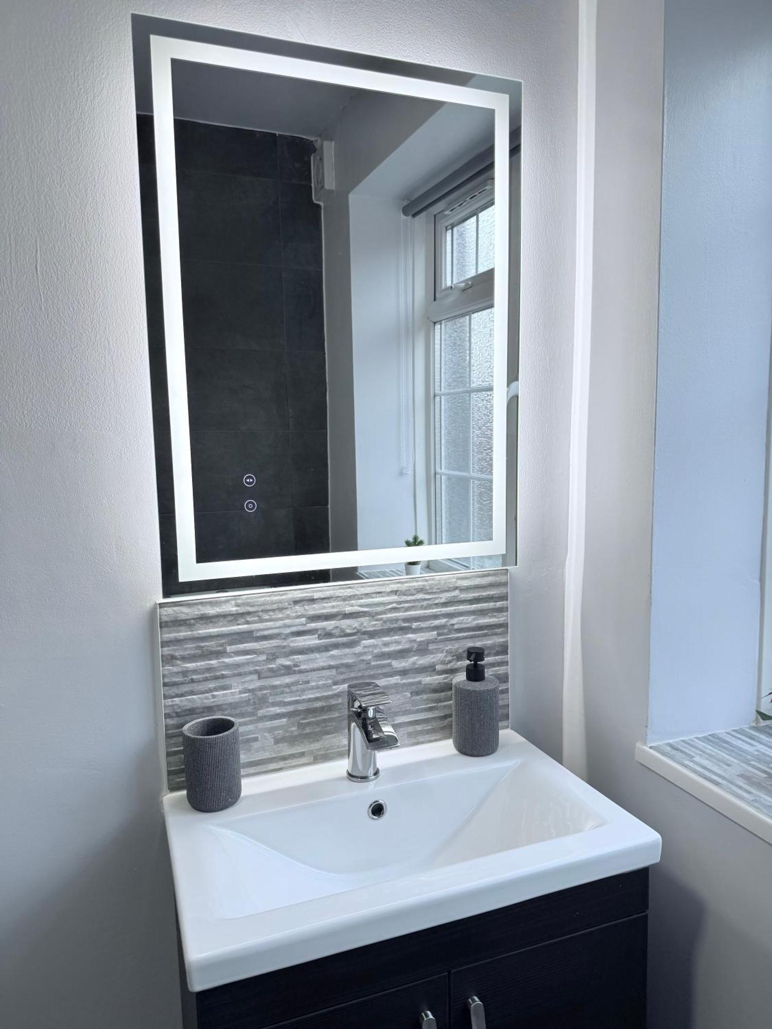 Staylondon - Sleeps 6 With Free Parking - Tourist, Concerts & Matches Exterior foto